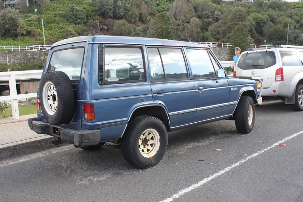 Mitsubishi pajero l144g